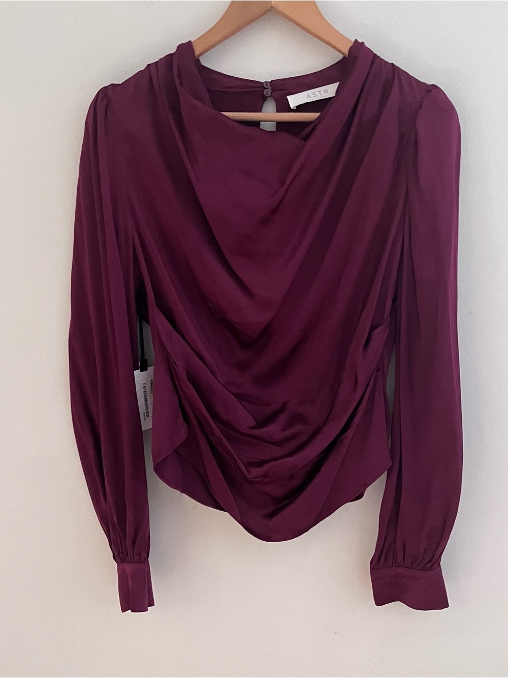 ASTR the Label Lilith Satin Cowl Neck Long Sleeve Top Size Large Wine Burgundy